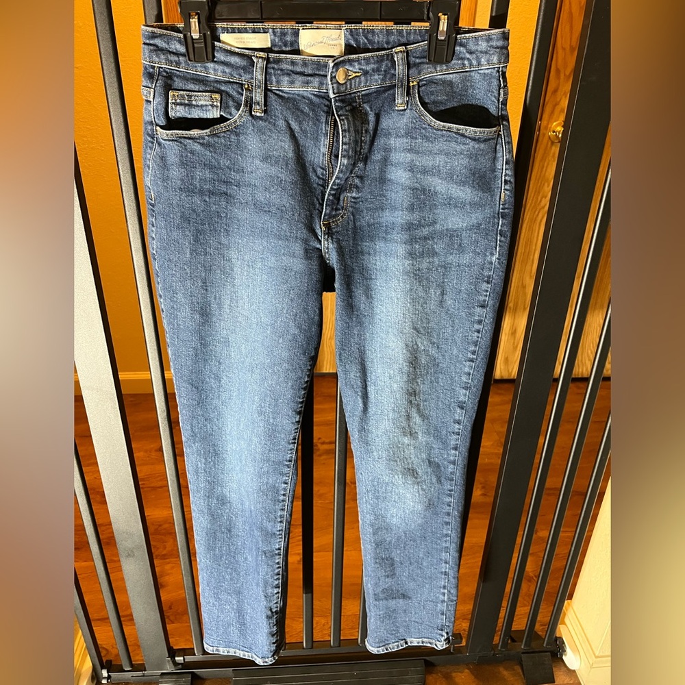 Universal Threads Women’s s Straight leg Jeans